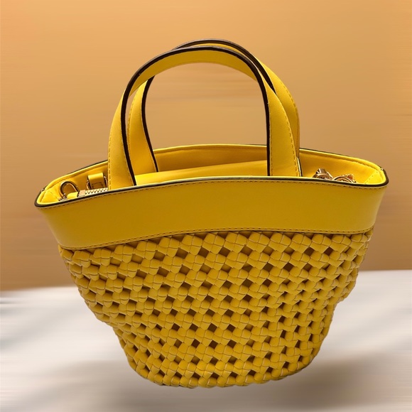 Hi, Selling this bag only used it once because I need a bigger bag. - Picture 3 of 3